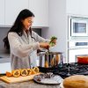 Кулинарные эксперименты: необычные рецепты для занятых мам